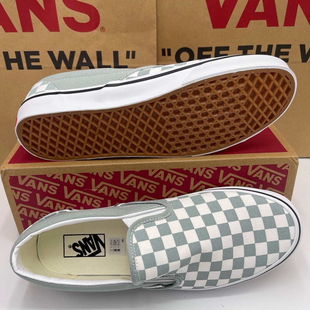 Vans Men’ Classic Slip-On
Color Theory Checkerboar Pure Grey
VN000D5PEPO Sneaker - Picture 14 of 16